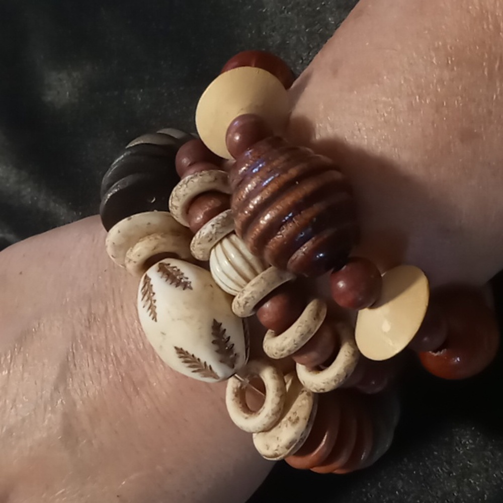 Talbots Large chunky beaded expandable bracelets 3 wooden beaded neutral colors
